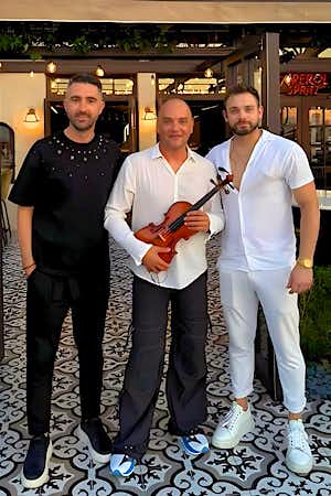 Βασίλης & Δημήτρης Vasilis & Dimitris