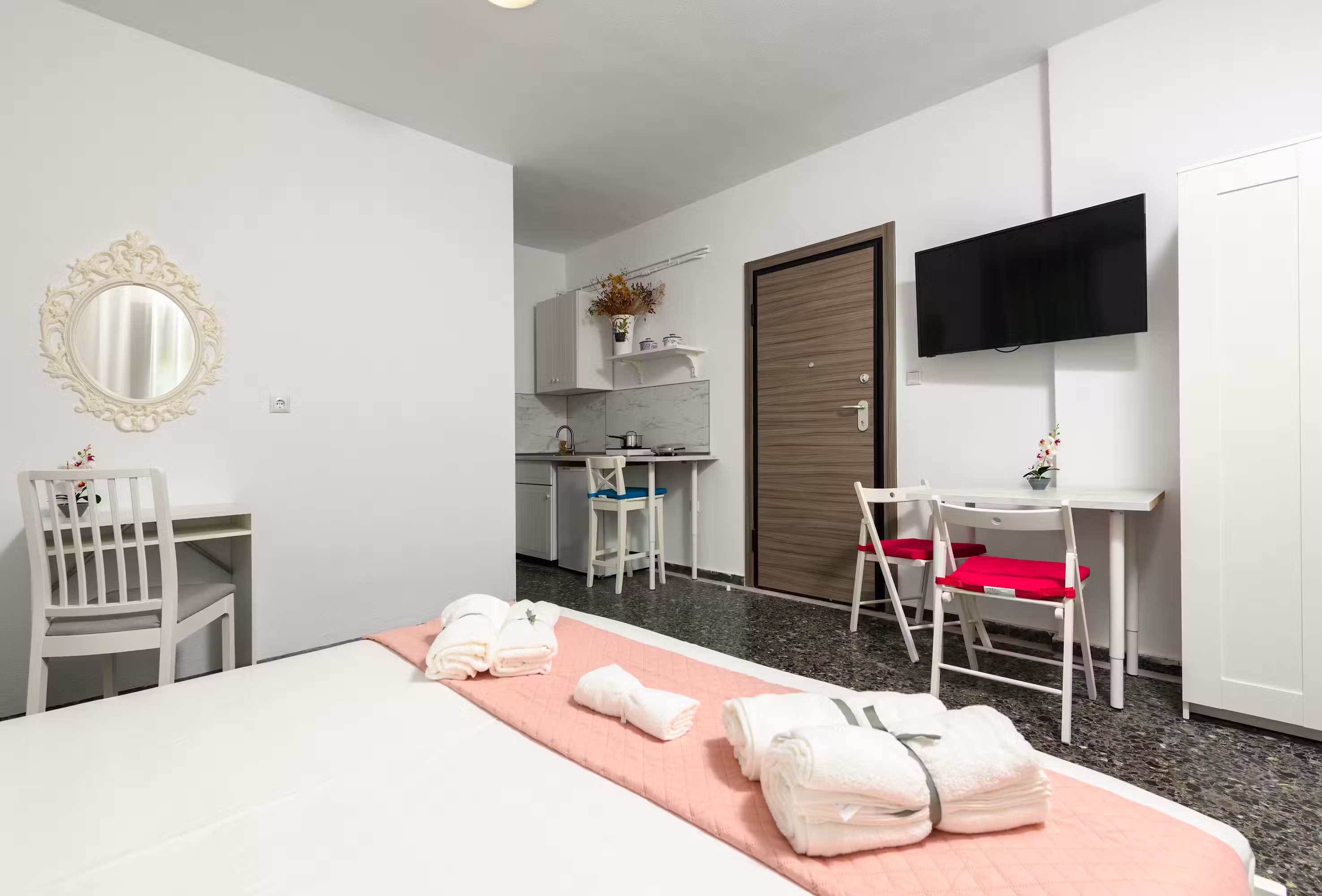 Studio Giorgos - Intro - 0