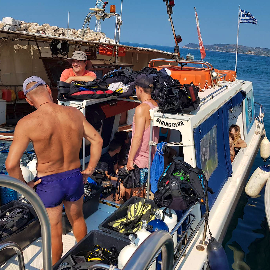 Photo Caption: Βουτιάξτε και εξερευνήσετε τον υποβρύχιο κόσμο