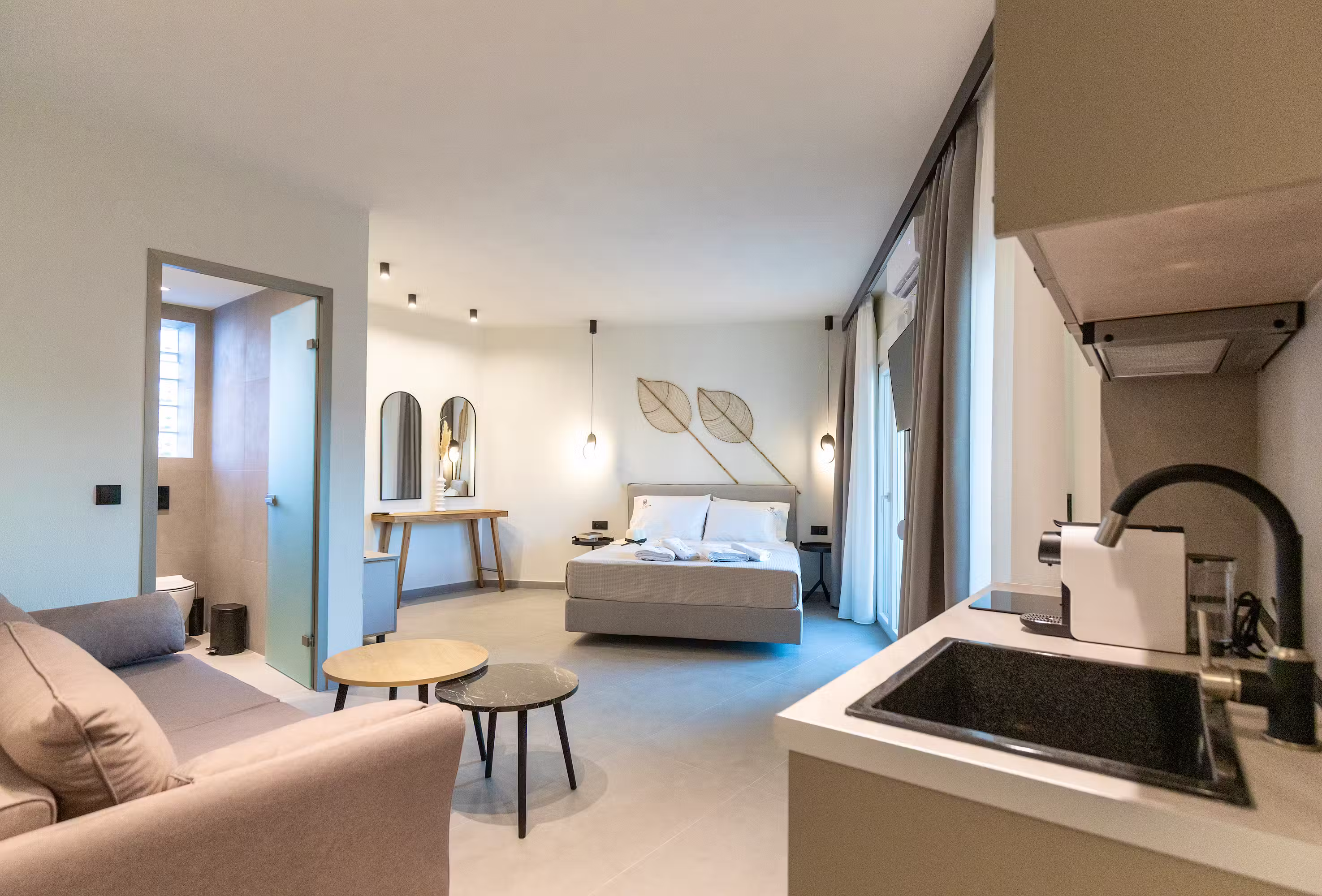 Studio #4 - Intro - 0