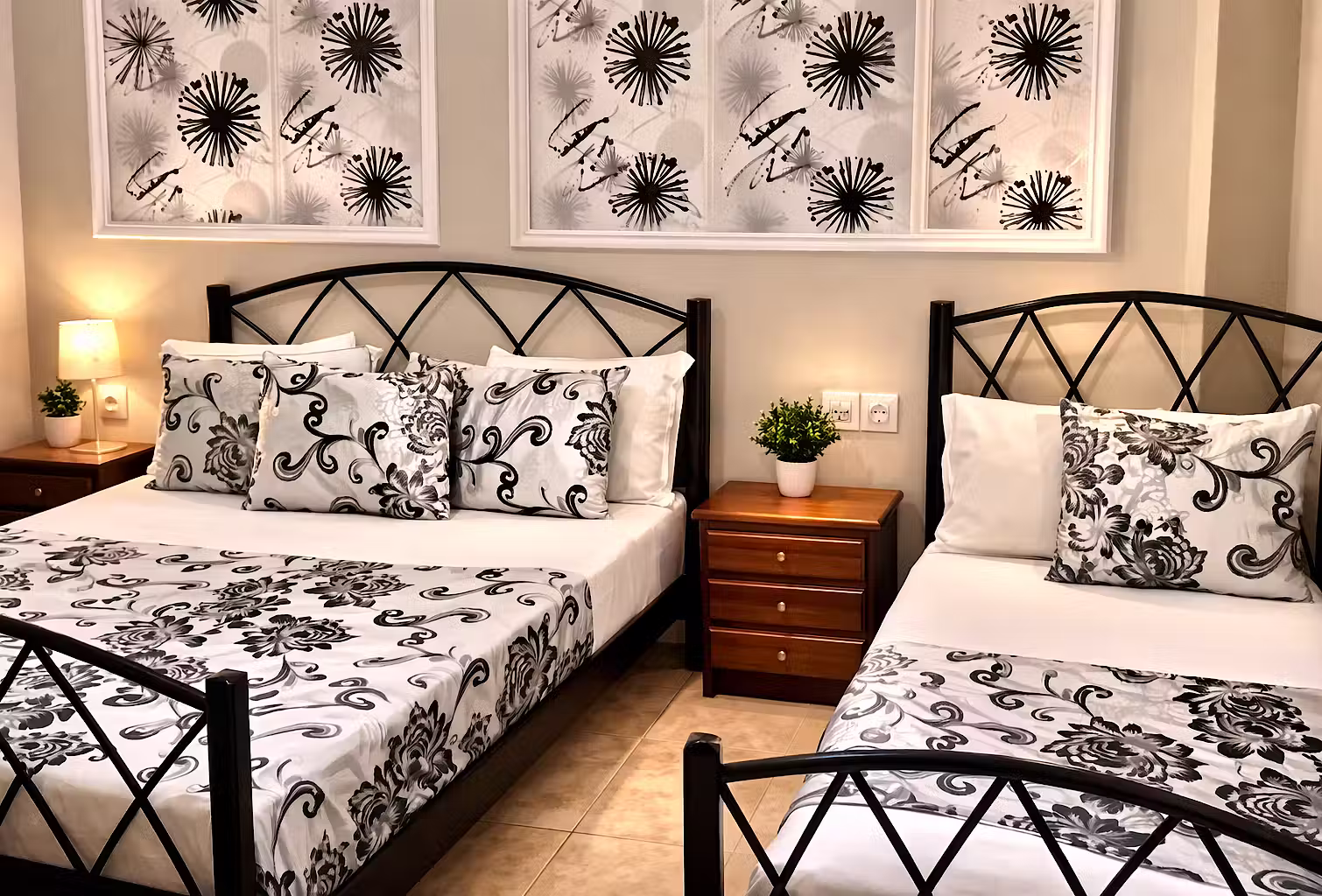 Studio Family - Intro - 0