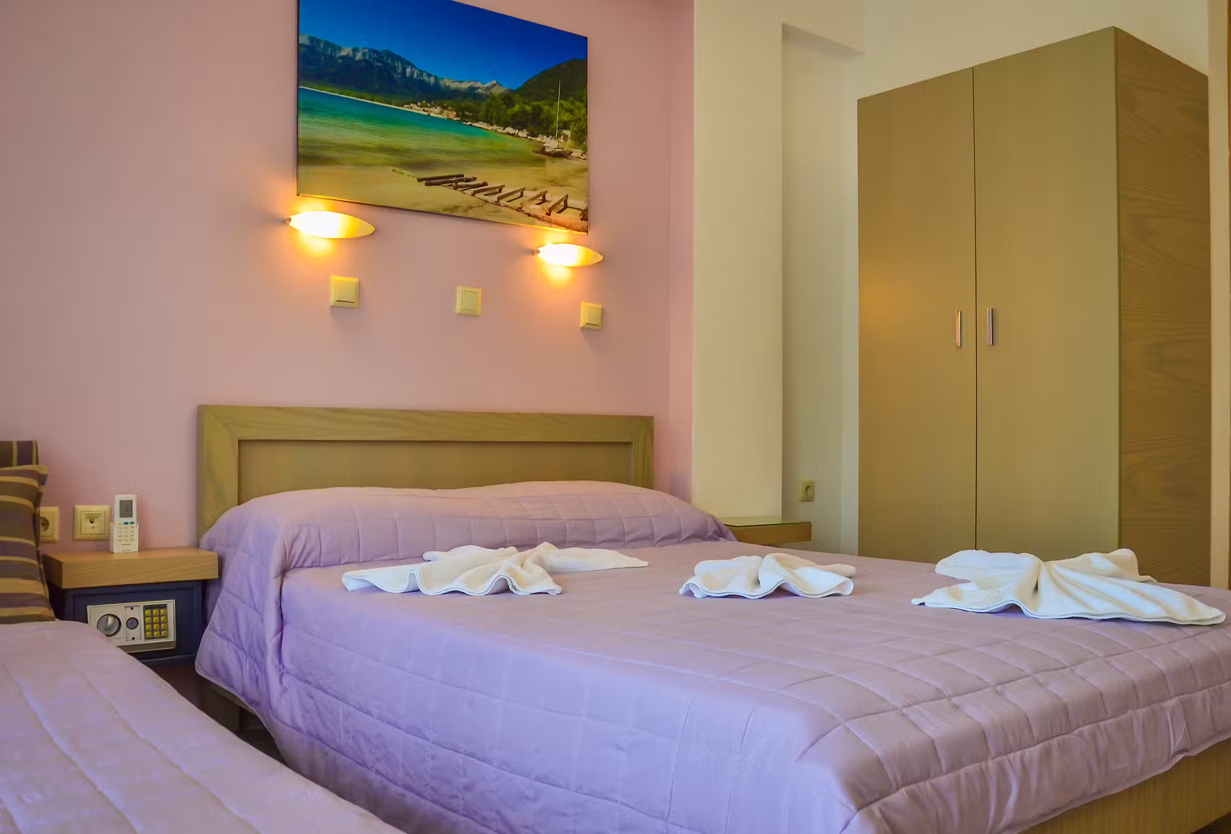 Studio #4 - Intro - 0