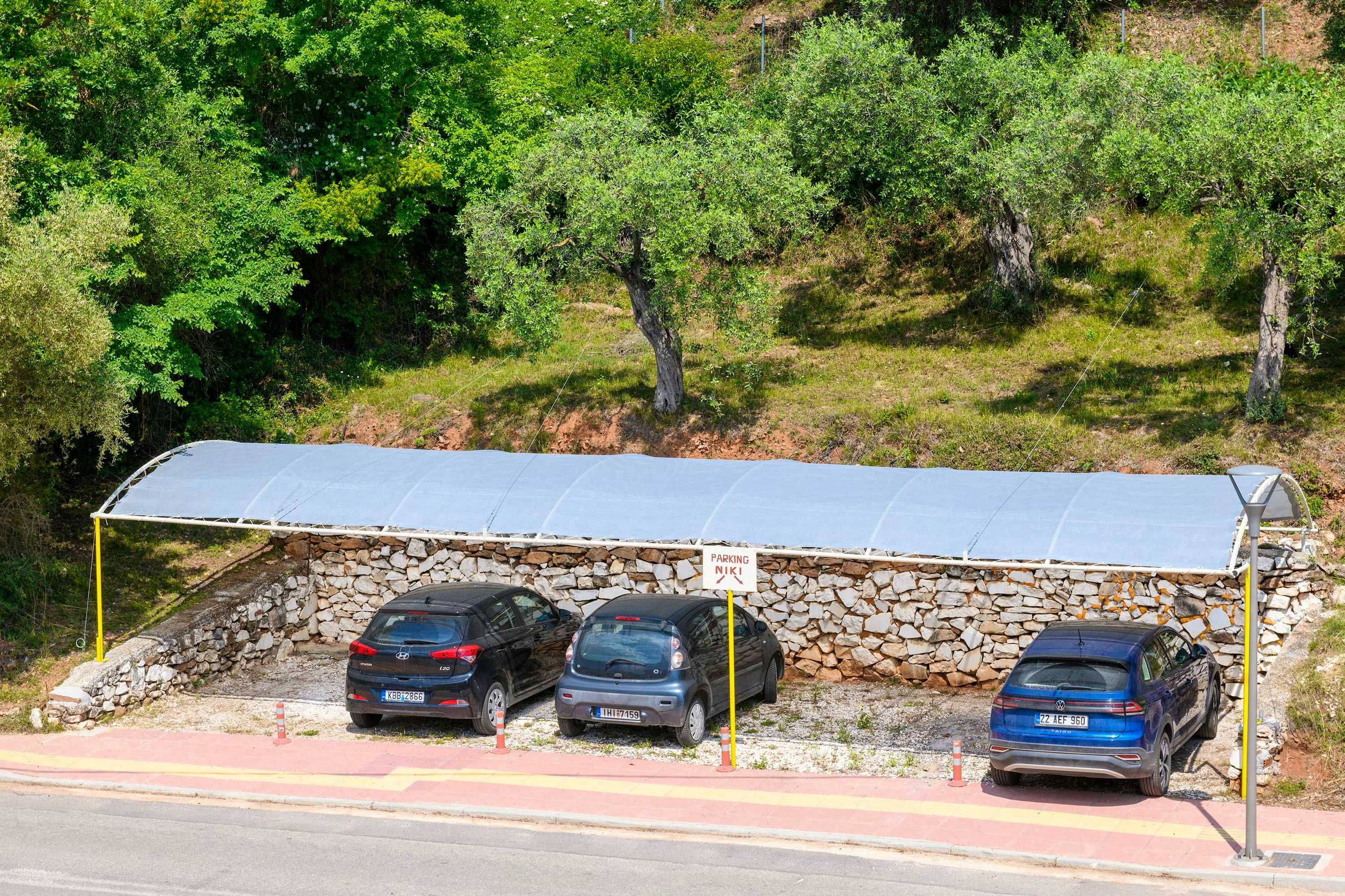 Photo Caption: Ιδιωτικός Χώρος Στάθμευσης Παρκάρετε το αυτοκίνητό