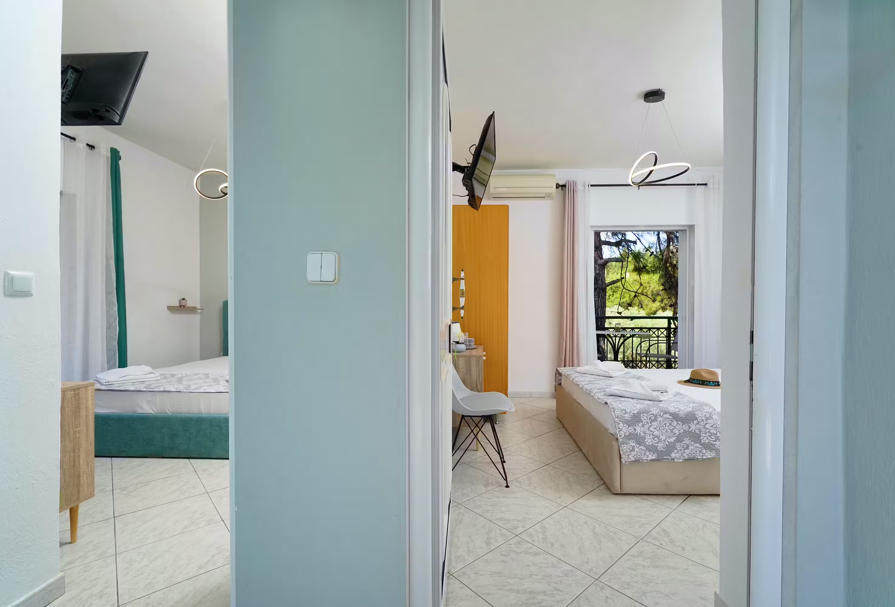 Room Double #2 - Intro - 0