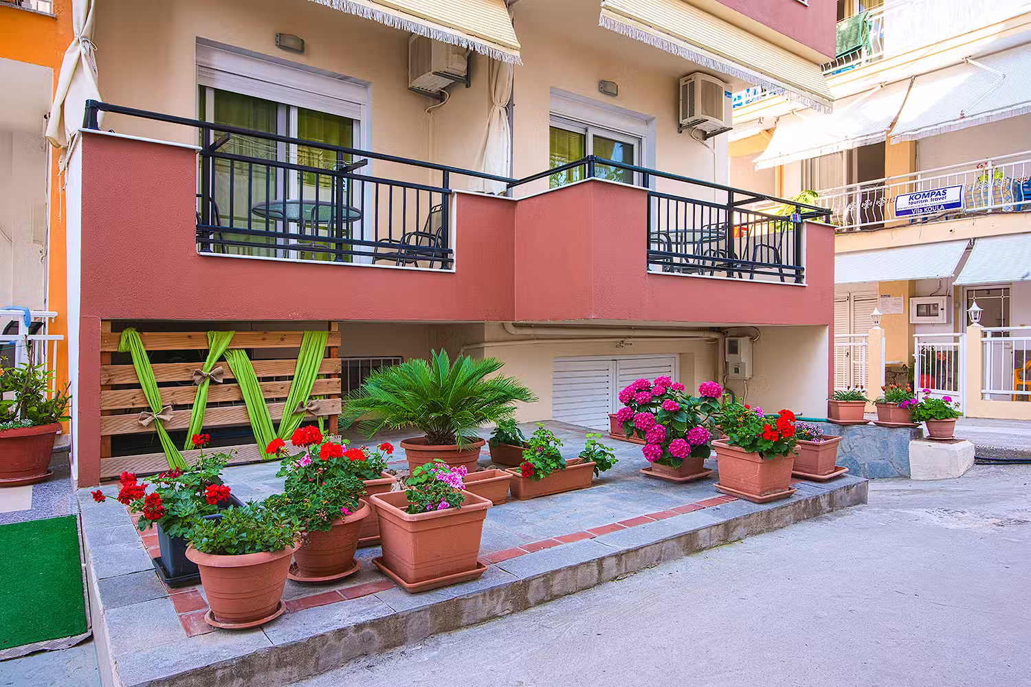 Γκαλερί - Intro - 1